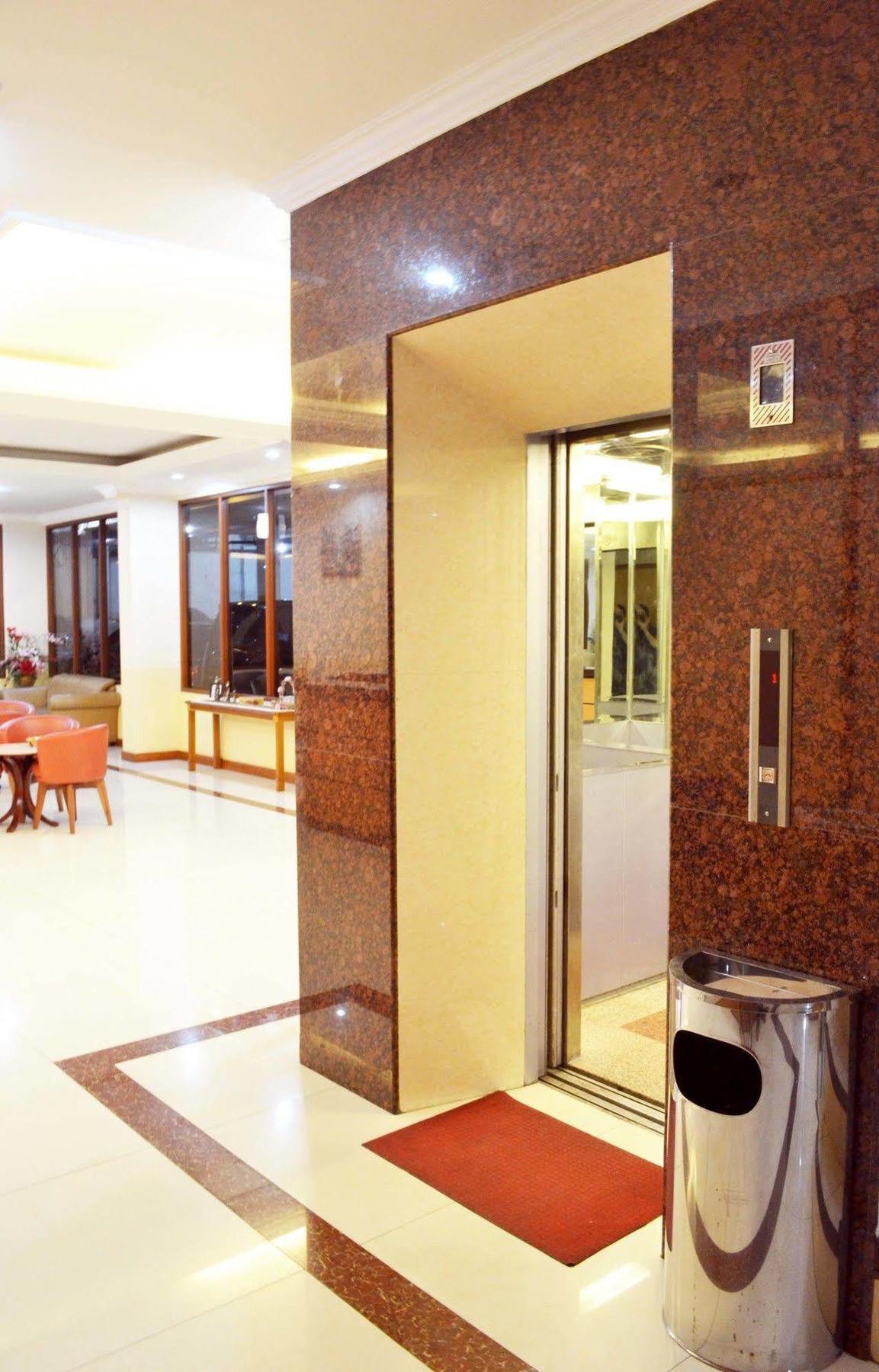 Newton Residence Jakarta Exterior foto